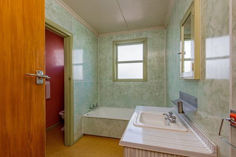 Photo of property in 18 Freyberg Street, Roslyn, Palmerston North, 4414