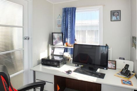 Photo of property in 8 Jenks Street, Foxton, 4814