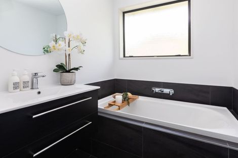 Photo of property in 2/27 Mortlake Street, Islington, Christchurch, 8042