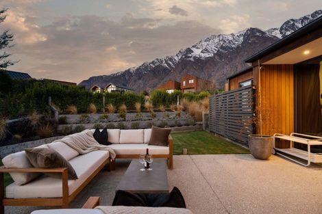 Photo of property in 9 Falconer Rise, Jacks Point, Queenstown, 9371