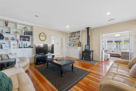 Photo of property in 56 Parkhill Road, Mellons Bay, Auckland, 2014