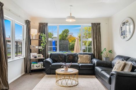 Photo of property in 22 Greenaway Road, Waikanae, 5036