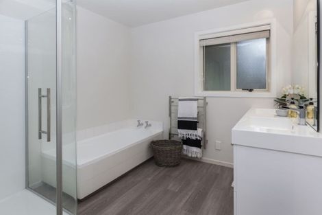 Photo of property in 19 Thornwood Place, Redwood, Christchurch, 8051