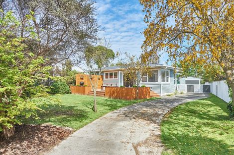 Photo of property in 32 Catlins Crescent, Milson, Palmerston North, 4414