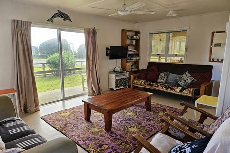 Photo of property in 1 Point Road, Mokau, 4376