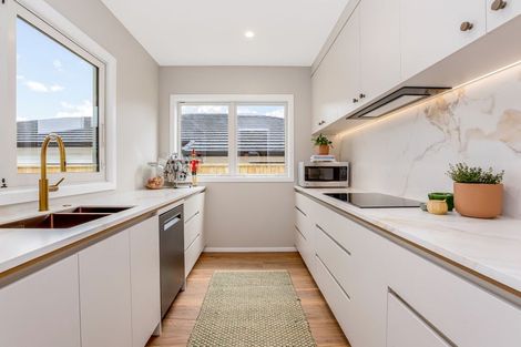 Photo of property in 28 Te Hoiere Street, Aotea, Porirua, 5024
