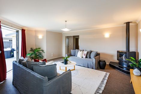 Photo of property in 33 Rodeo Drive, Kelvin Grove, Palmerston North, 4414