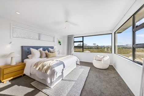 Photo of property in 8 Miran Lane, Red Beach, 0932