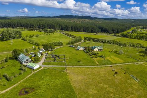 Photo of property in 247 Ararimu Valley Road, Helensville, Waimauku, 0882