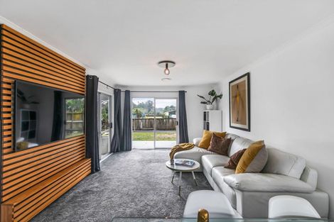 Photo of property in 6 Keryn Place, Opaheke, Papakura, 2113