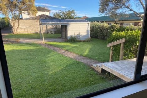 Photo of property in 1/98 Titirangi Road, New Lynn, Auckland, 0600