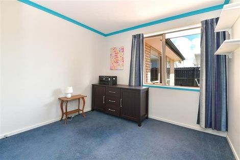 Photo of property in 16 Aitkenhead Court, Parakai, 0830