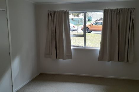Photo of property in 4 Tahu Crescent, Sunnynook, Auckland, 0620