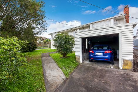 Photo of property in 14 Binsted Road, New Lynn, Auckland, 0600