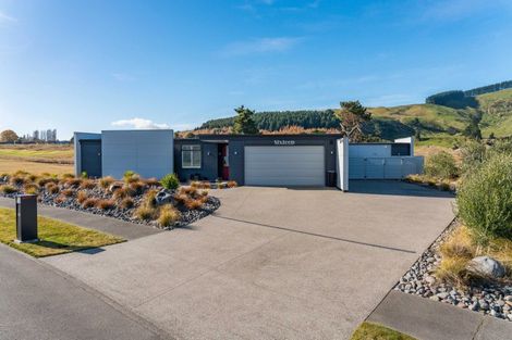 Photo of property in 16 The Fairways, Kinloch, Taupo, 3377