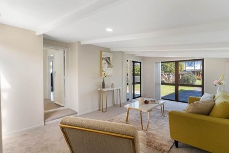 Photo of property in 1/13 Challen Close, Conifer Grove, Takanini, 2112