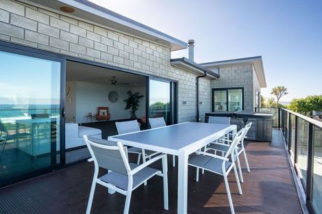 Photo of property in 32 Bedford Parade, Brighton, Dunedin, 9035