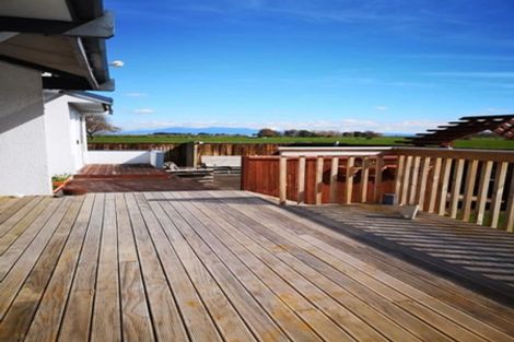 Photo of property in 2 Caesar Roose Drive, Glenview, Hamilton, 3206