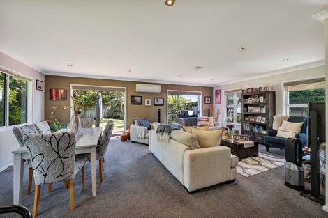 Photo of property in 15a Heta Road, Highlands Park, New Plymouth, 4312