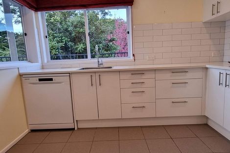 Photo of property in 28 Judkins Crescent, Cockle Bay, Auckland, 2014