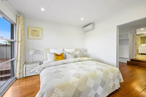 Photo of property in 1/5 Colmar Road, Mellons Bay, Auckland, 2014