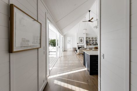 Photo of property in 12 Sandpiper Avenue, Point Wells, 0986