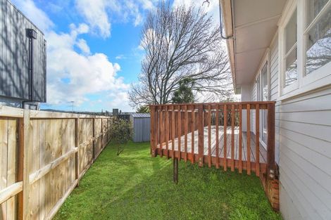 Photo of property in 32 Essex Street, Te Atatu South, Auckland, 0610