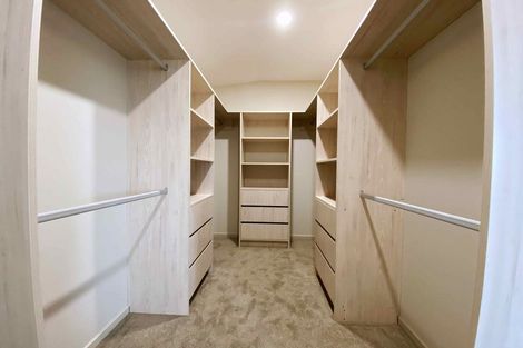 Photo of property in 38 Namsan Close, Fairview Heights, Auckland, 0632