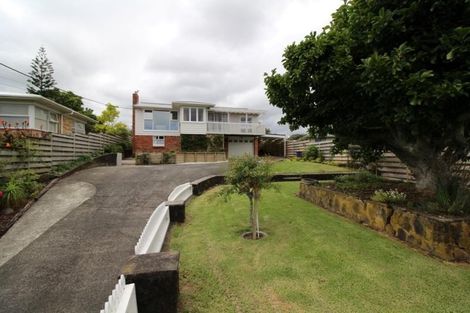 Photo of property in 1 Gaede Terrace, Sunnyvale, Auckland, 0612