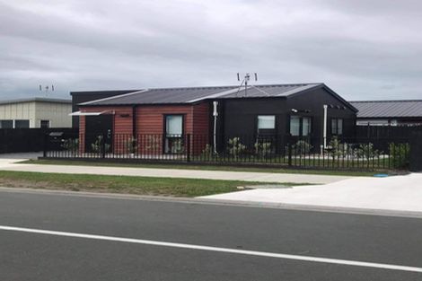 Photo of property in 4 Regiment Road, Papakura, 2110