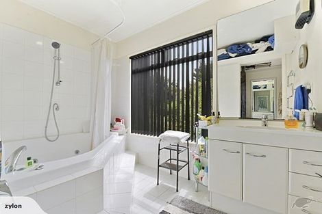 Photo of property in 3/496 Glenfield Road, Glenfield, Auckland, 0629