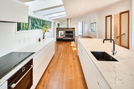 Photo of property in 21 Dillon Street, Lowry Bay, Lower Hutt, 5013