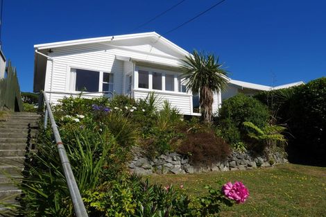 Photo of property in 24 Waikato Street, Island Bay, Wellington, 6023