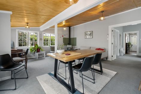 Photo of property in 89 Bridge Street, Bulls, 4818