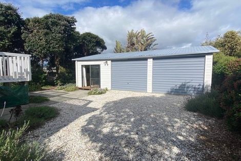 Photo of property in 104 Field Way, Waikanae Beach, Waikanae, 5036
