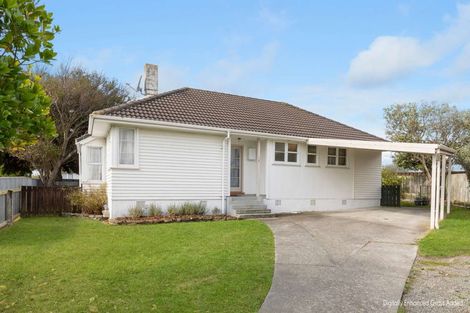 Photo of property in 18 Montrose Place, Takaro, Palmerston North, 4412