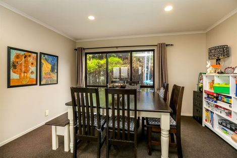 Photo of property in 25 Veale Road, Frankleigh Park, New Plymouth, 4310