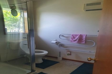 Photo of property in 4 Inglewood Place, Avonhead, Christchurch, 8042