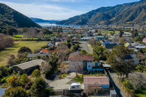 Photo of property in 31a Ranui Street, Waikawa, Picton, 7220