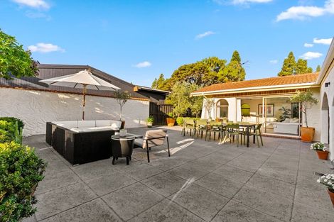 Photo of property in 84 Chelsea View Drive, Chatswood, Auckland, 0626