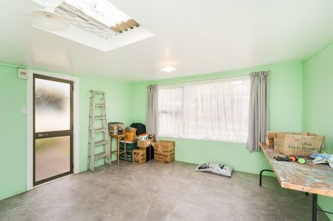 Photo of property in 3 Logan Place, Kelvin Grove, Palmerston North, 4414