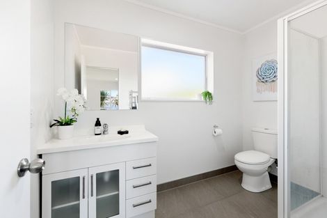 Photo of property in 198 Lakeside Drive, Orewa, 0931