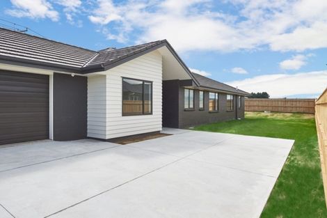 Photo of property in 115 Johnstone Drive, Fitzherbert, Palmerston North, 4410