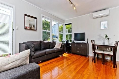 Photo of property in 2/37 Esmonde Road, Takapuna, Auckland, 0622