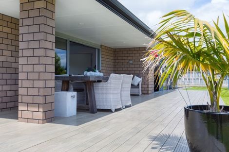 Photo of property in 11 Settlers Close, Whalers Gate, New Plymouth, 4310