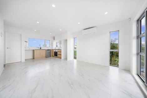 Photo of property in 298a Sunset Road, Windsor Park, Auckland, 0632