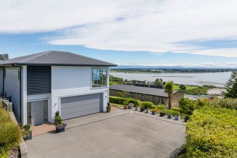 Photo of property in 20 Maffeys Road, Mount Pleasant, Christchurch, 8081