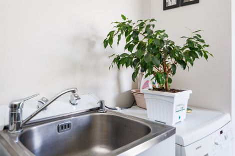 Photo of property in 12 Gibraltar Way, Fitzherbert, Palmerston North, 4410