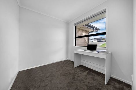 Photo of property in 33 Harry Richards Way, Pokeno, 2402