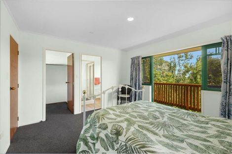 Photo of property in 6 Pararewa Drive, Whalers Gate, New Plymouth, 4310